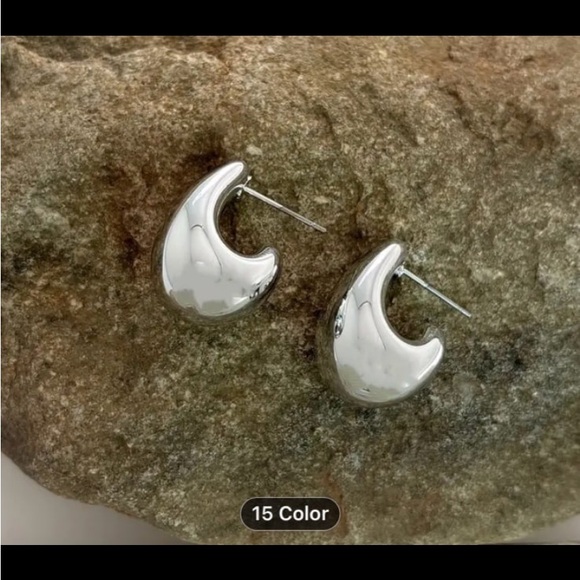 New! Women Chic Vintage-Inspired Grey - Tone Resin Teardrop Stud Earrings - Picture 2 of 4